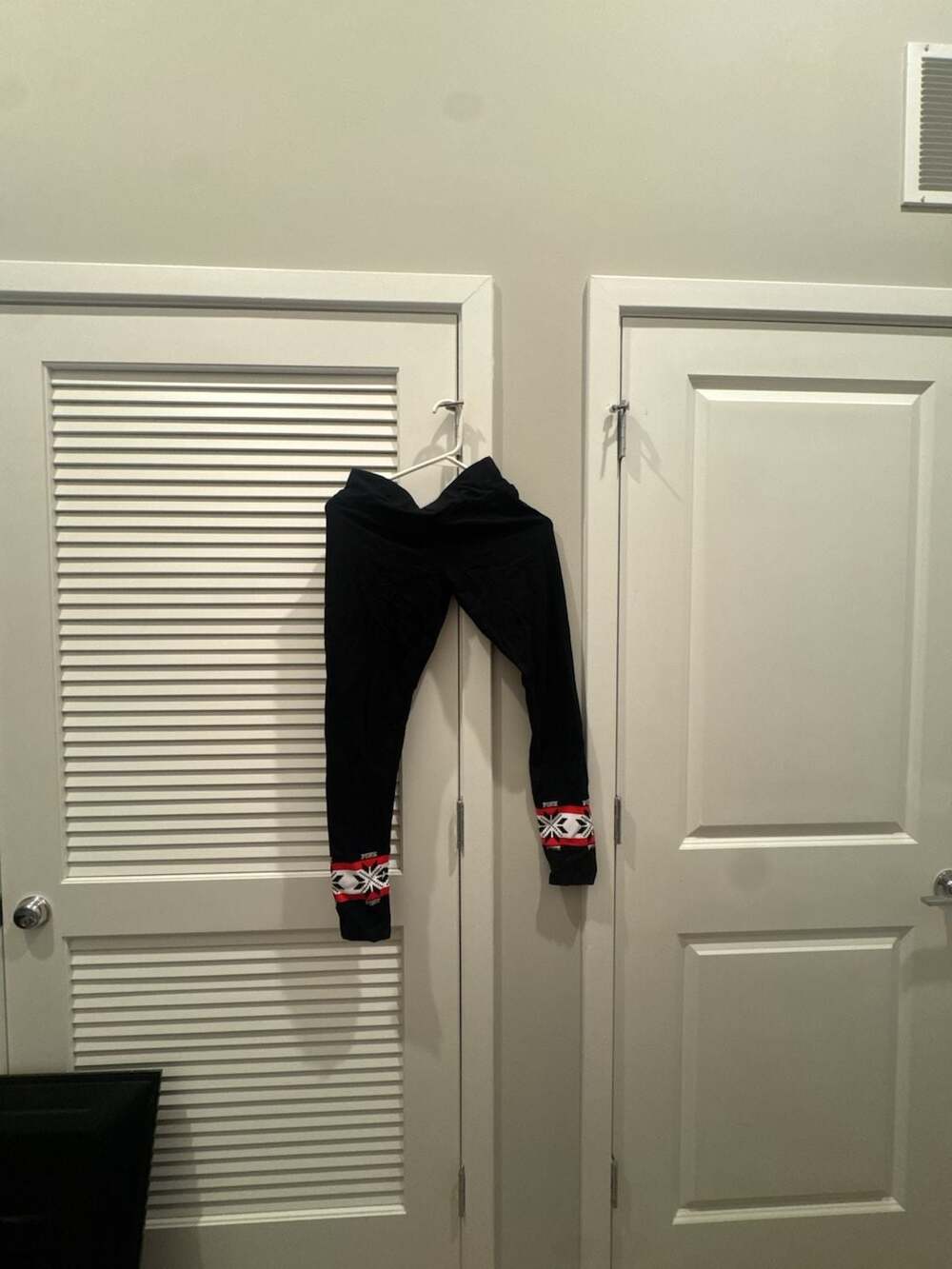 Victoria's Secret PINK Christmas Snowflake Yoga Leggings Black